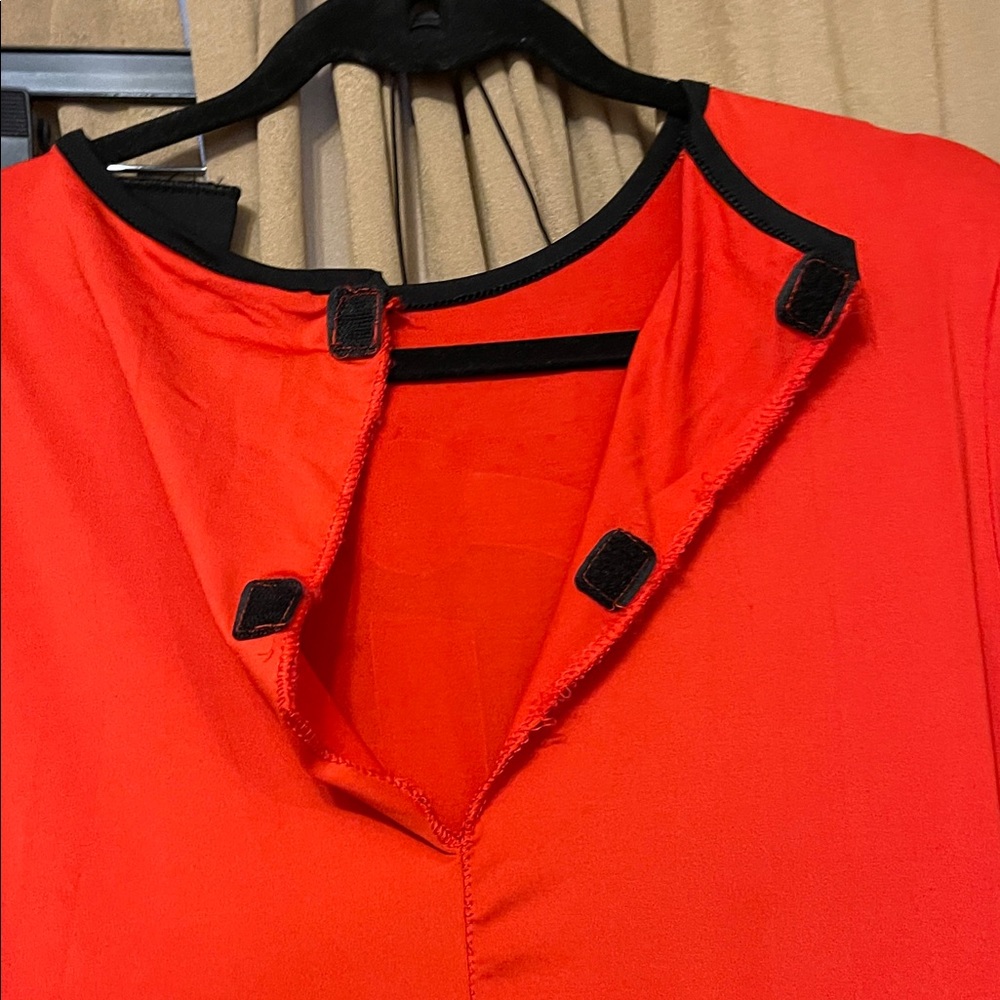 Mrs. Incredible L Red/Black Superhero Costume w/Iconic Emblem by Disney Plexar - Picture 16 of 16